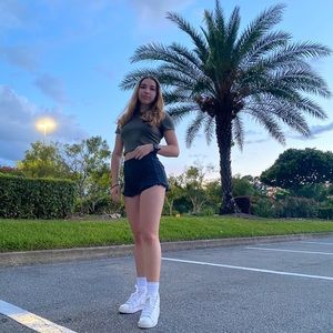 Meet your Posher, Ashley